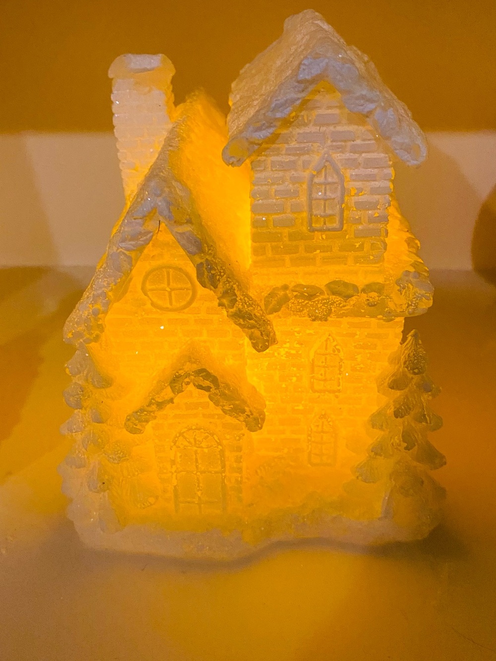 LED Illuminated White Snowy Cottage Holiday Decor